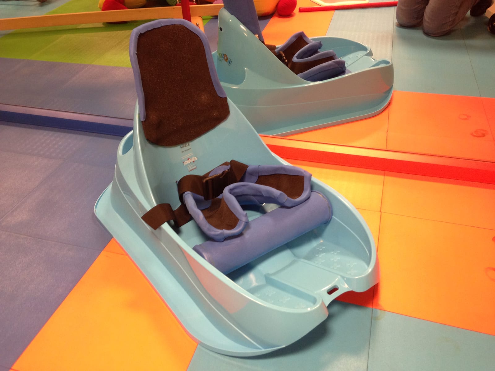 Two custom-moulded sledge-type floor seats with straps and lateral supports