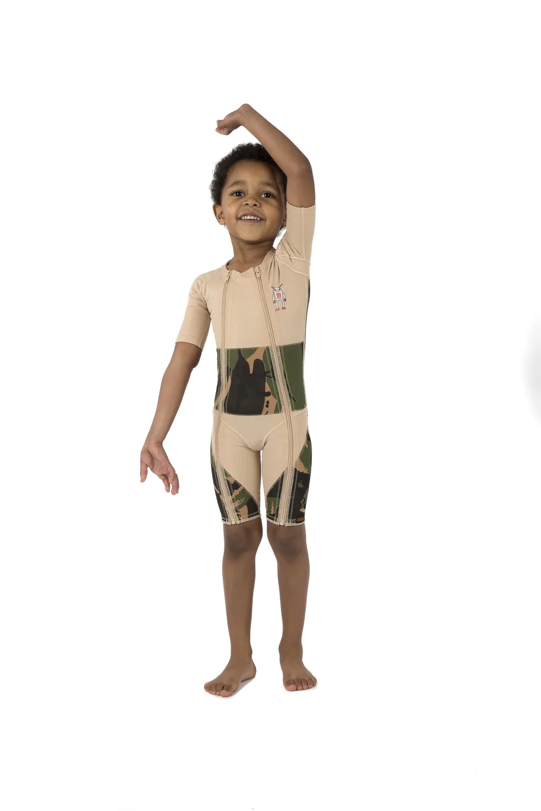 Beige and camouflage dynamic vest and shorts, with arms raised
